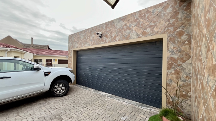 2 Bedroom Property for Sale in Hoogland Western Cape